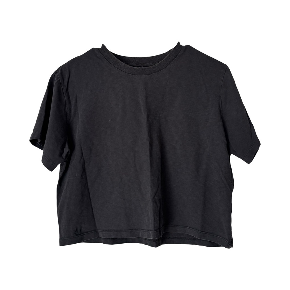 Uniqlo crop top short-sleeve shirt in dark gray color